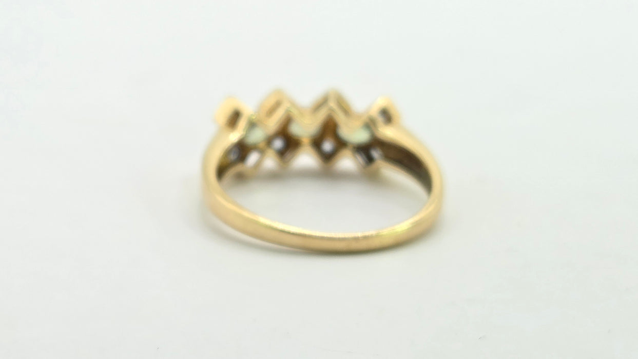 Vintage: 9ct Yellow Gold Green Sapphire Geometric Dress Ring
