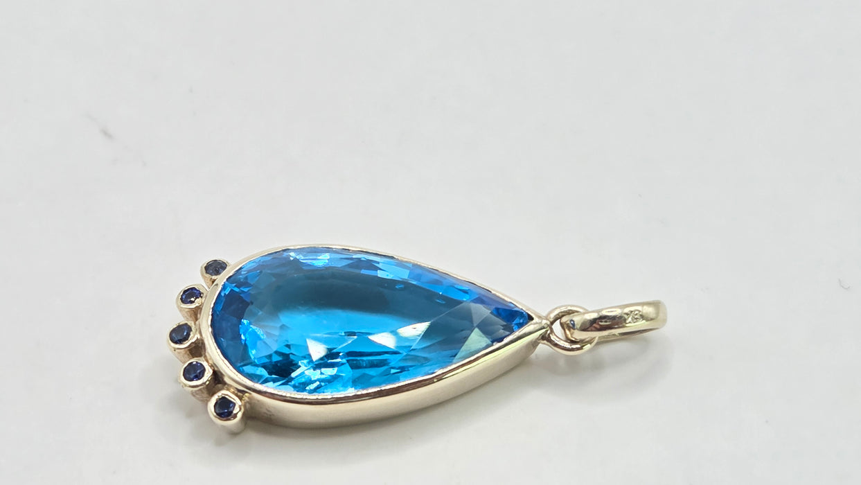 Vintage: 9ct White Gold Swiss Blue Topaz & Sapphire Pendant