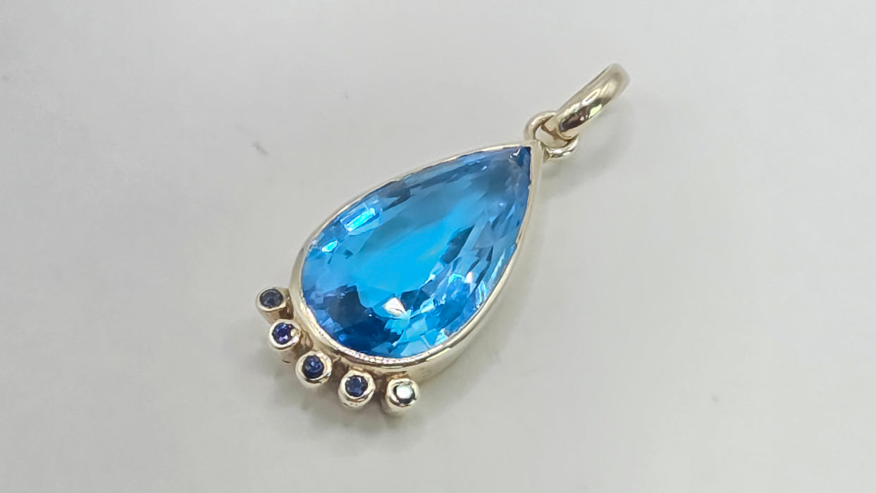 Vintage: 9ct White Gold Swiss Blue Topaz & Sapphire Pendant