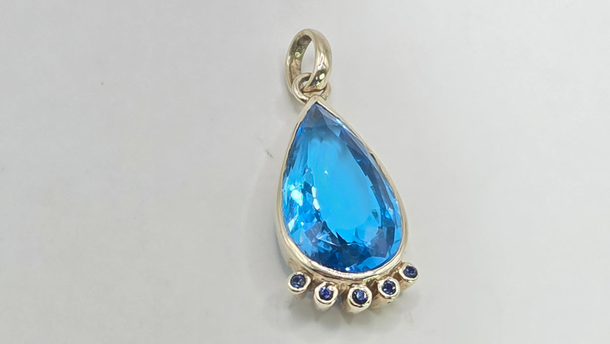 Vintage: 9ct White Gold Swiss Blue Topaz & Sapphire Pendant