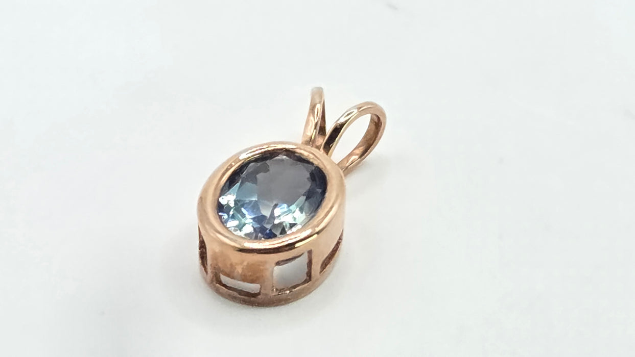 Vintage: 9ct Rose Gold Blue Topaz Pendant