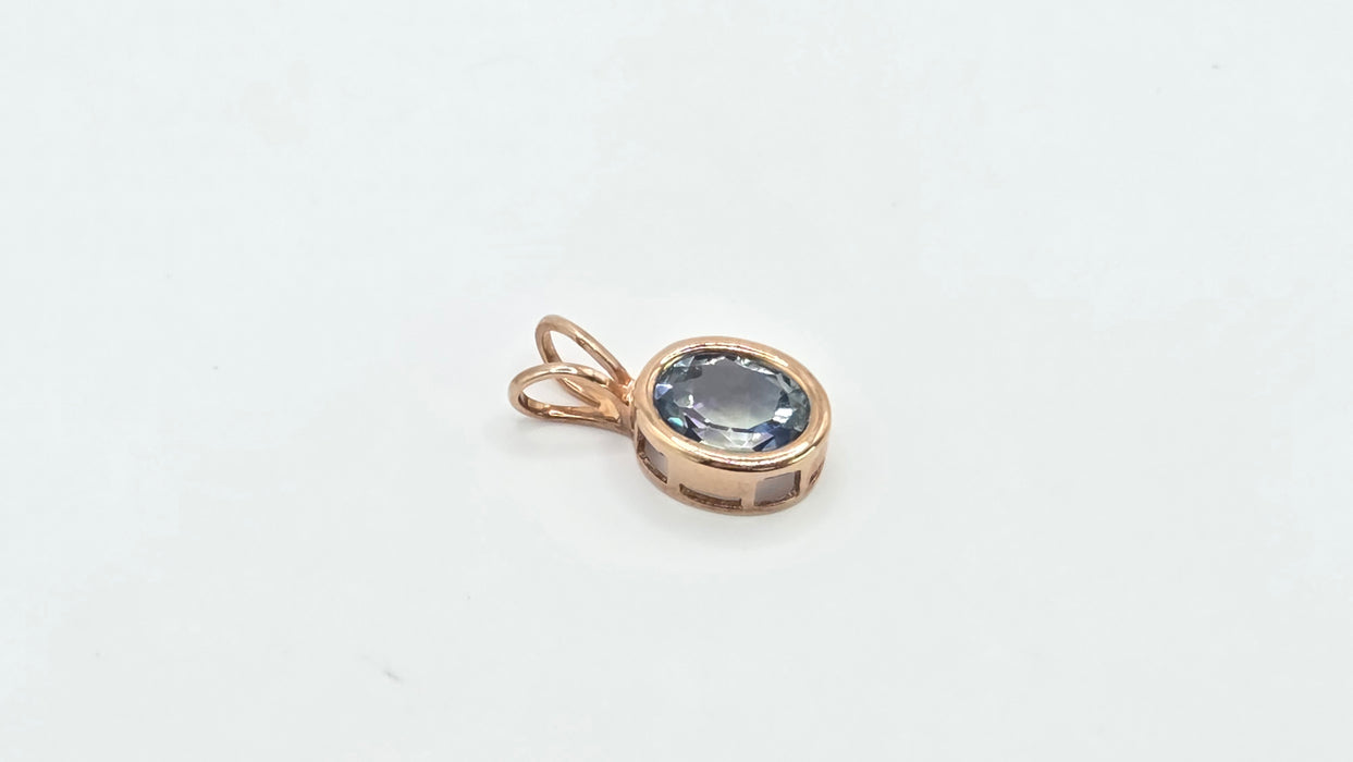Vintage: 9ct Rose Gold Blue Topaz Pendant