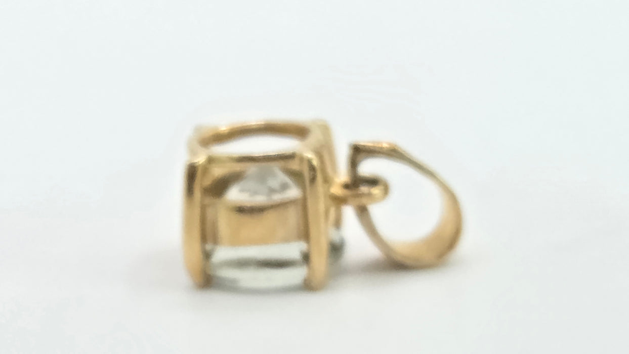 Vintage: 9ct Yellow Gold Green Quartz Pendant