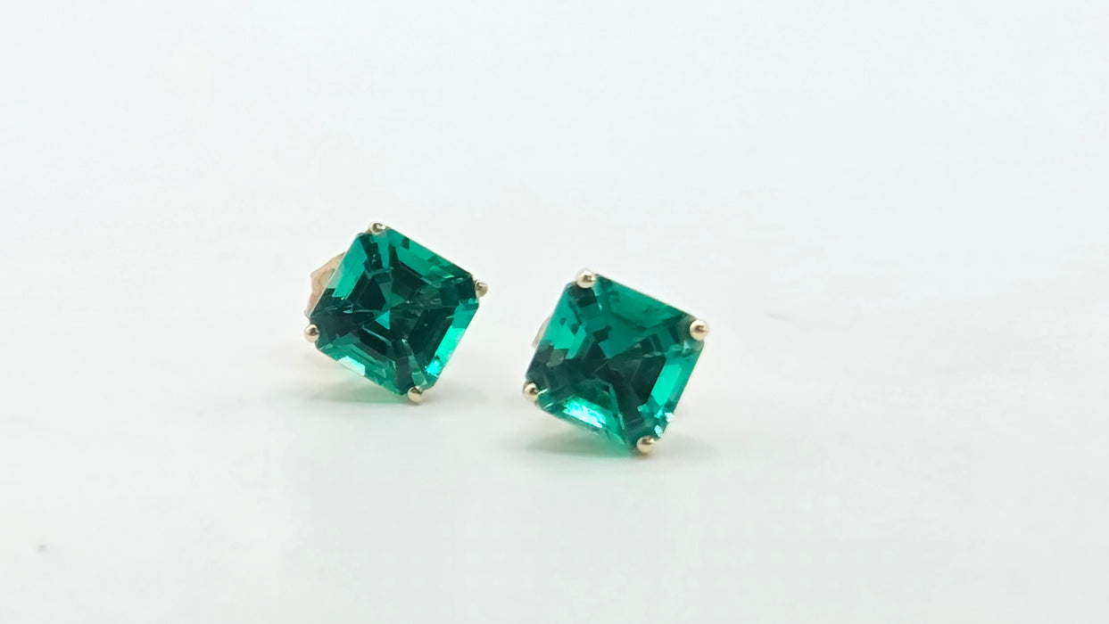 Vintage: 9ct Yellow Gold Demantoid Garnet Stud Earrings