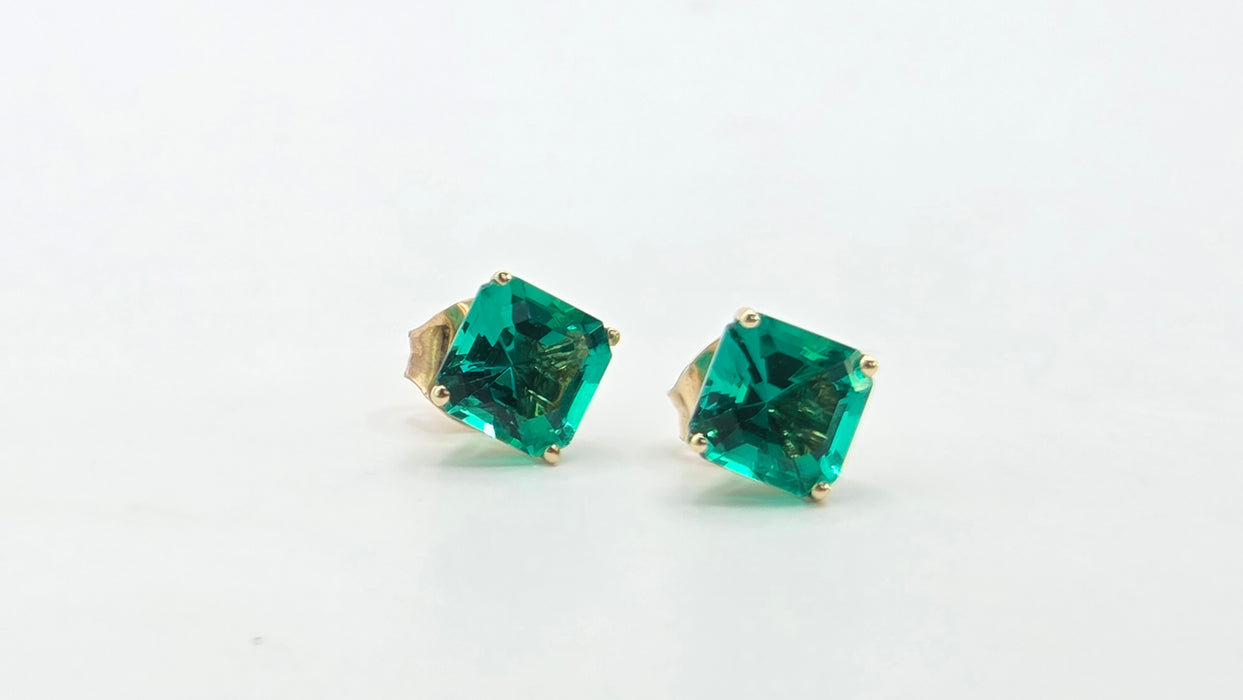 Vintage: 9ct Yellow Gold Demantoid Garnet Stud Earrings