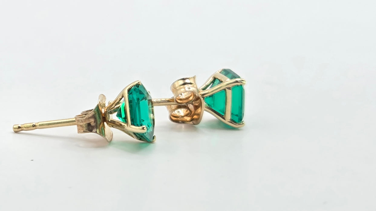 Vintage: 9ct Yellow Gold Demantoid Garnet Stud Earrings