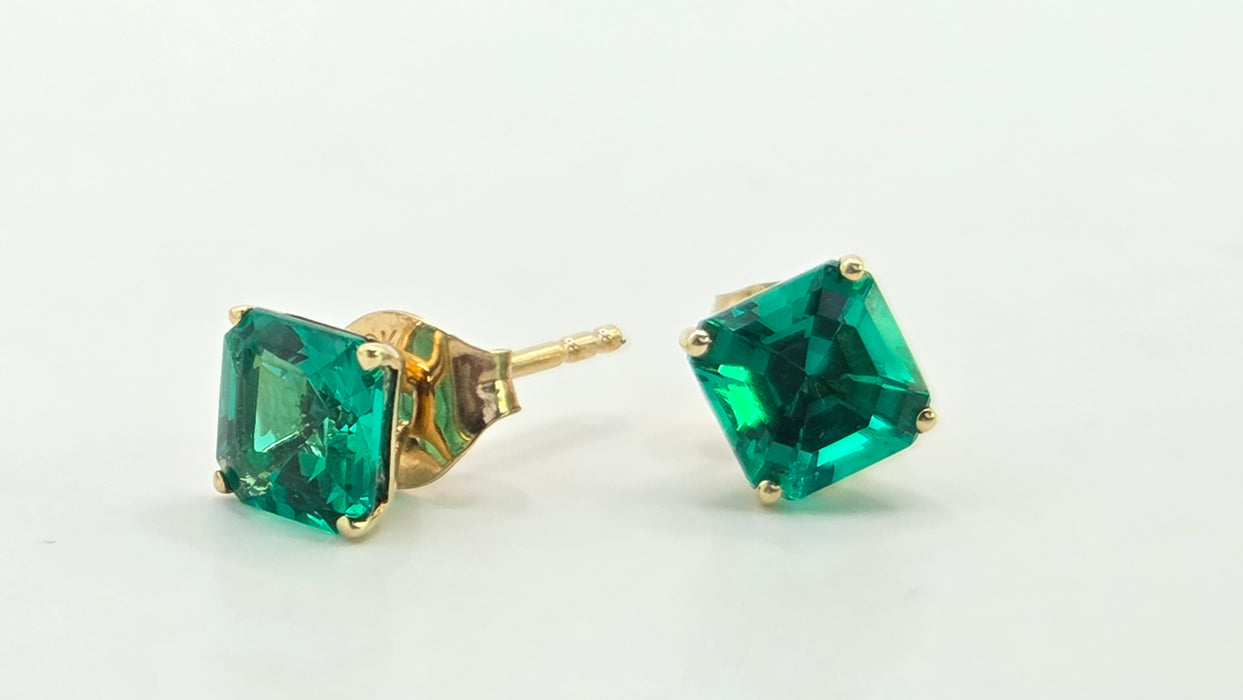 Vintage: 9ct Yellow Gold Demantoid Garnet Stud Earrings