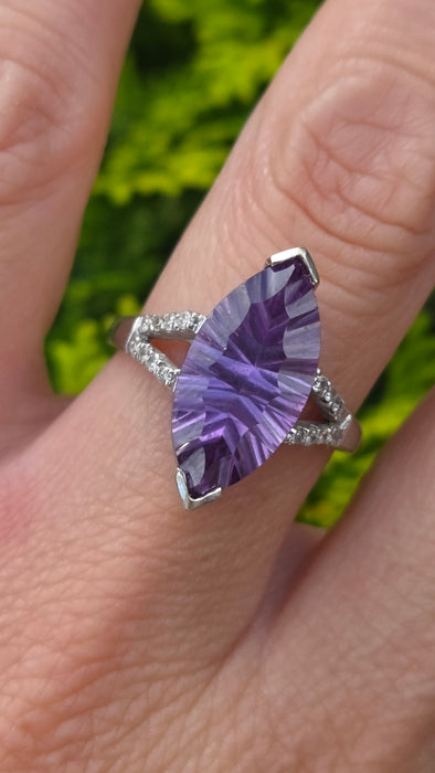 Vintage: 14ct White Gold Purple Sapphire 6.91ct & Diamond Ring