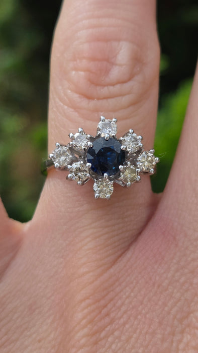 Vintage: 18ct White Gold Sapphire & Diamond Cluster Ring — 0.95ct Sapphire / 0.80ct Diamonds