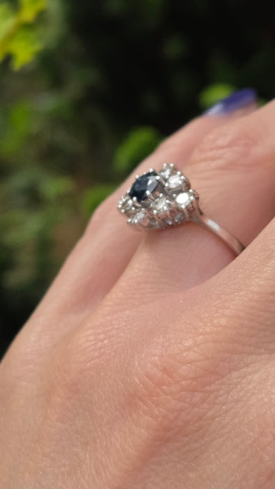 Vintage: 18ct White Gold Sapphire & Diamond Cluster Ring — 0.95ct Sapphire / 0.80ct Diamonds