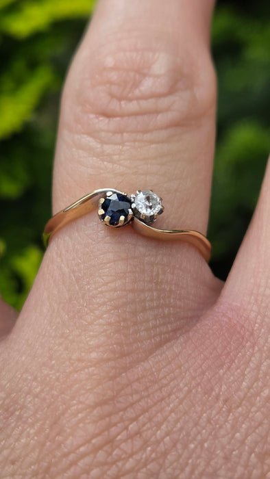 Antique: 18ct Yellow Gold Sapphire & Diamond Moi et Toi Crossover Ring — From 1910