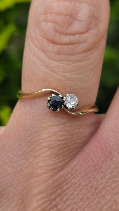 Antique: 18ct Yellow Gold Sapphire & Diamond Moi et Toi Crossover Ring — From 1910