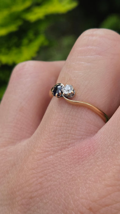 Antique: 18ct Yellow Gold Sapphire & Diamond Moi et Toi Crossover Ring — From 1910