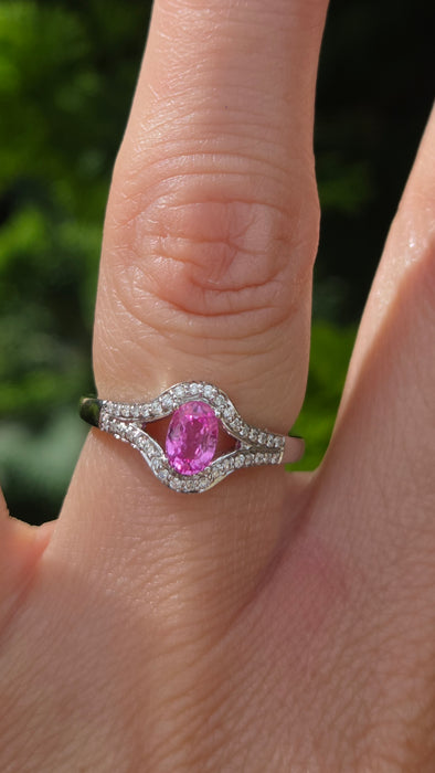 6447 Vintage: 18ct White Gold Pink Sapphire 36 Sparkling Natural Diamonds Dress Ring