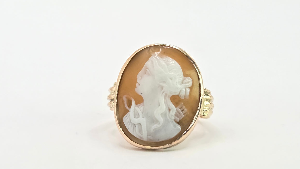 Antique: 15ct Yellow Gold Carved Cameo Ring