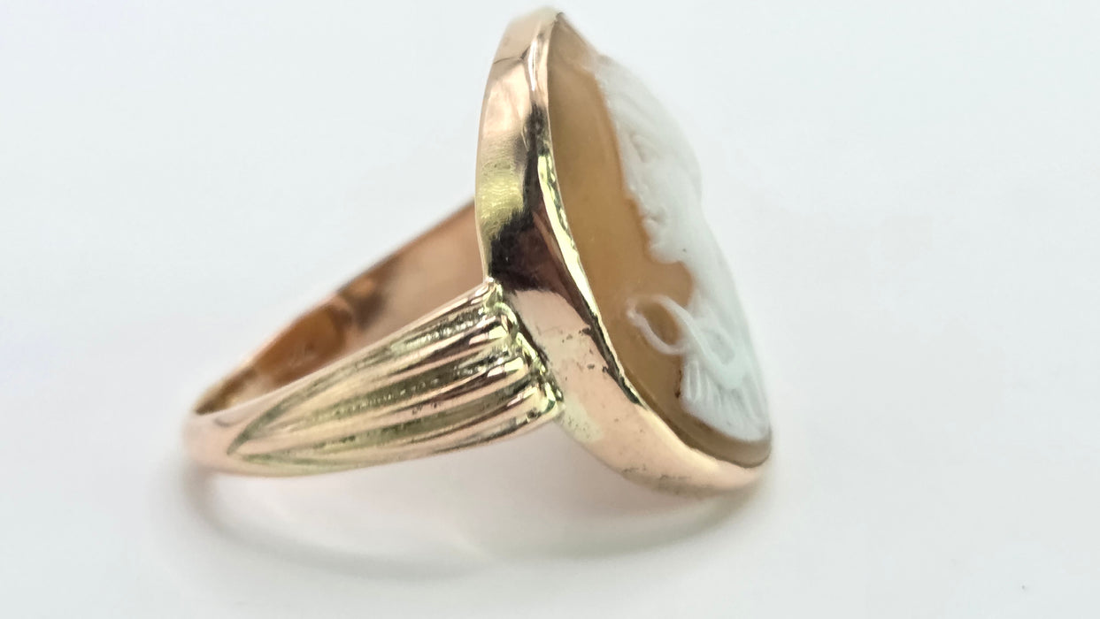 Antique: 15ct Yellow Gold Carved Cameo Ring