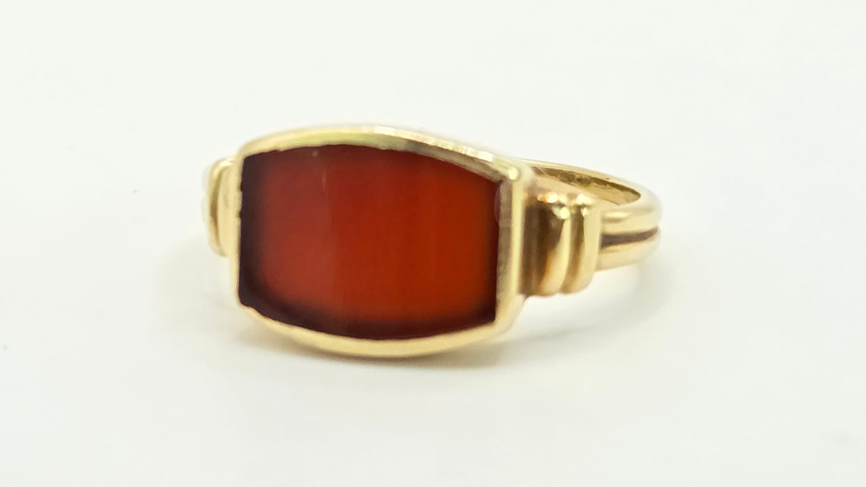 Vintage: 14ct Yellow Gold Garnet Signet Ring