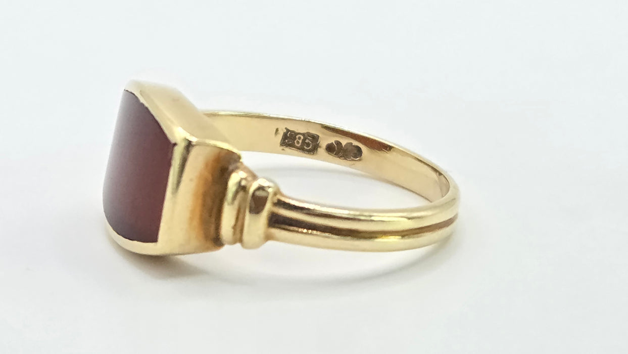 Vintage: 14ct Yellow Gold Garnet Signet Ring