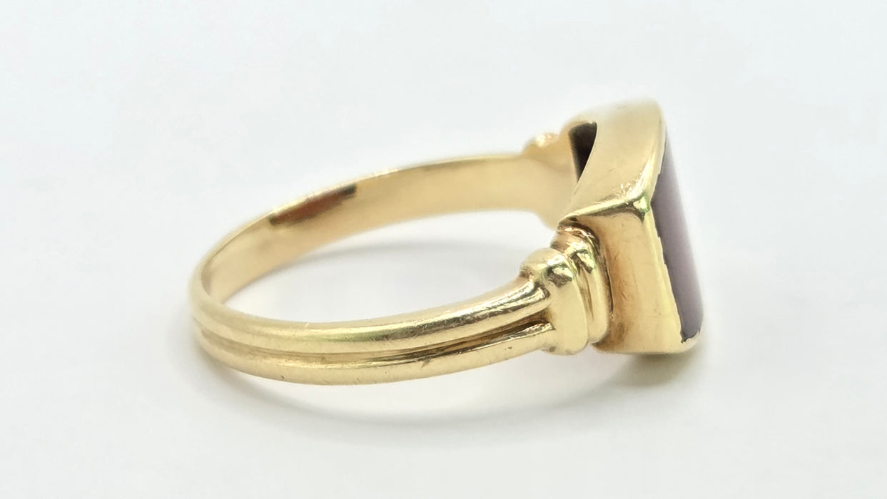 Vintage: 14ct Yellow Gold Garnet Signet Ring