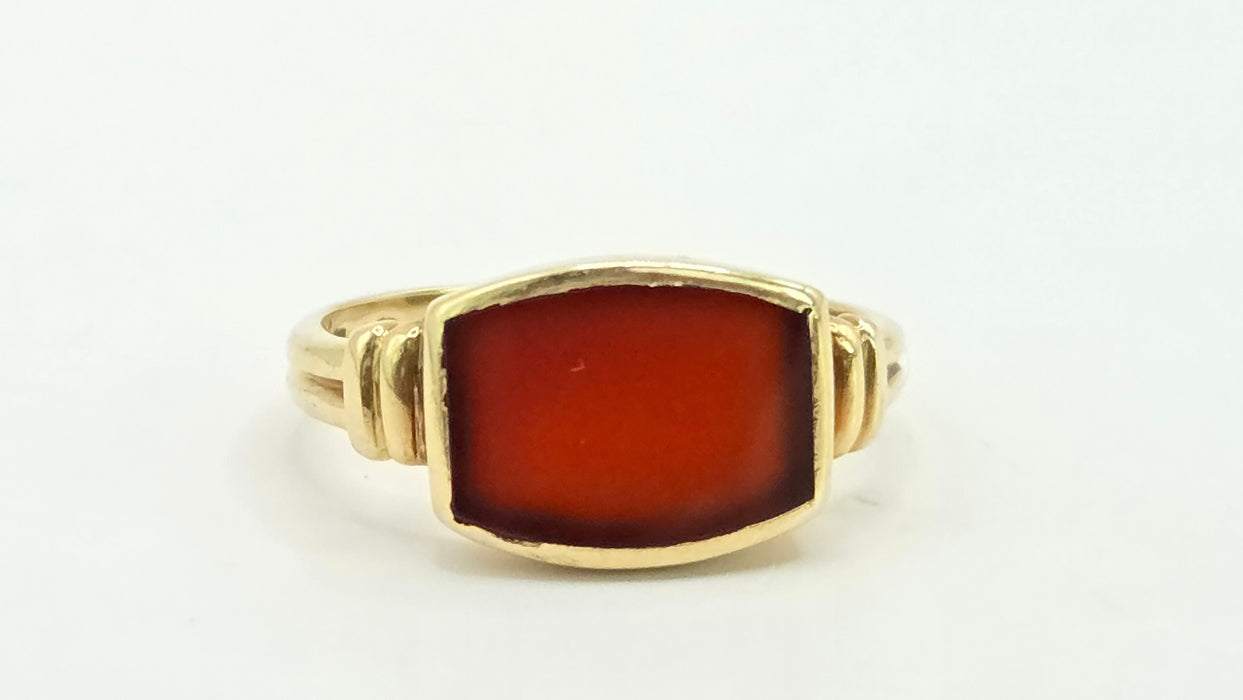 Vintage: 14ct Yellow Gold Garnet Signet Ring