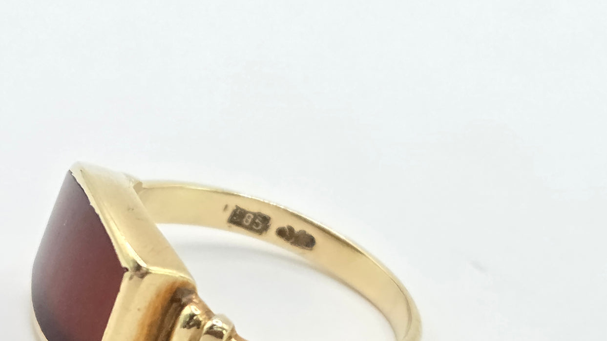 Vintage: 14ct Yellow Gold Garnet Signet Ring