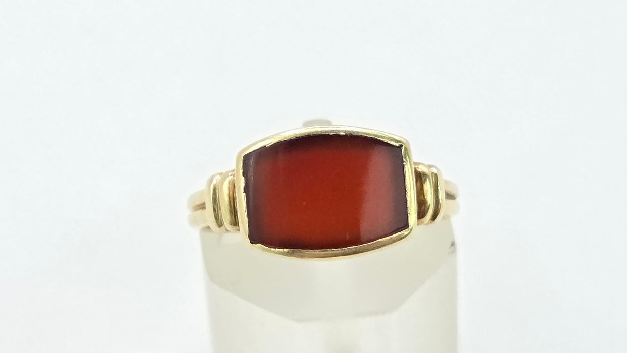 Vintage: 14ct Yellow Gold Garnet Signet Ring