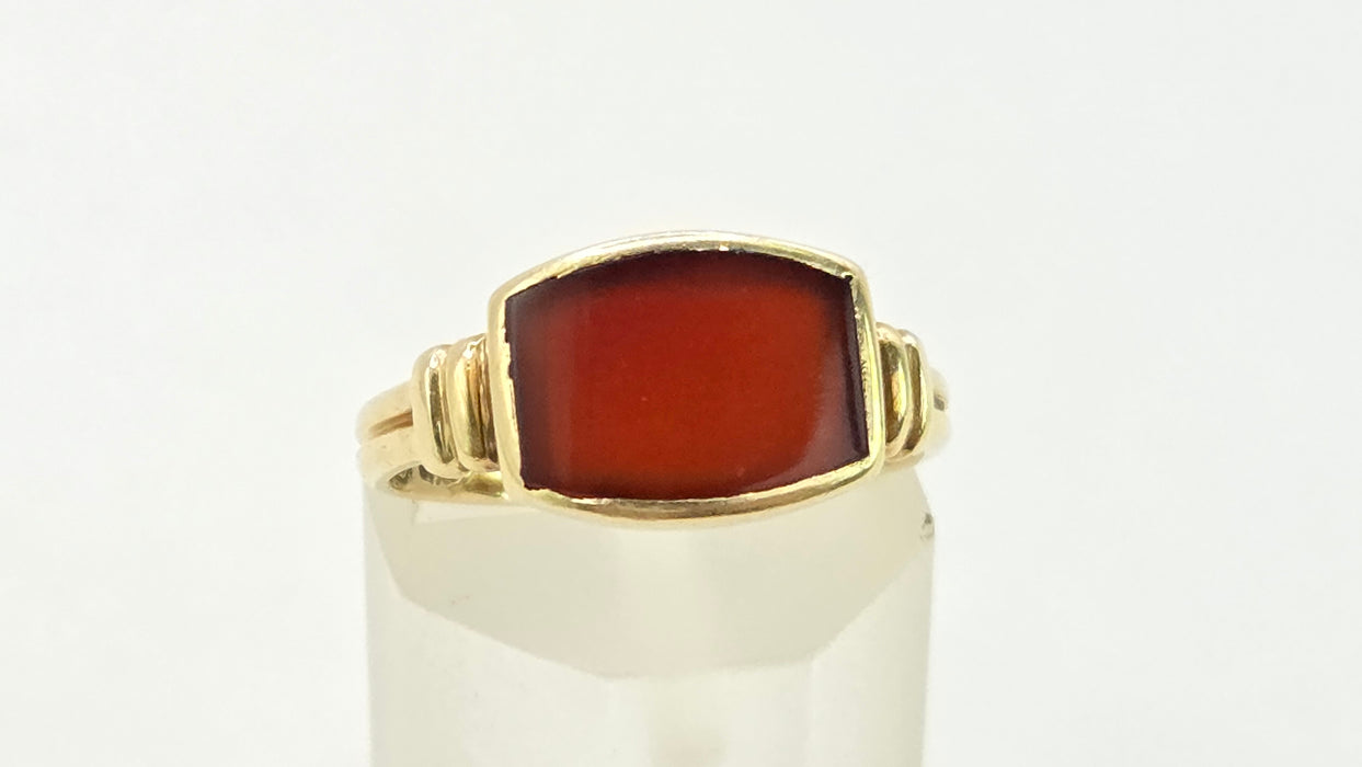 Vintage: 14ct Yellow Gold Garnet Signet Ring