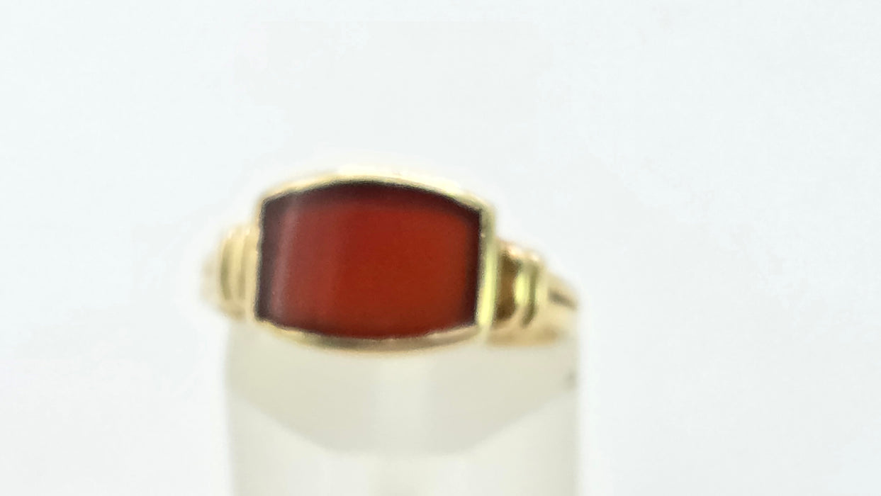 Vintage: 14ct Yellow Gold Garnet Signet Ring