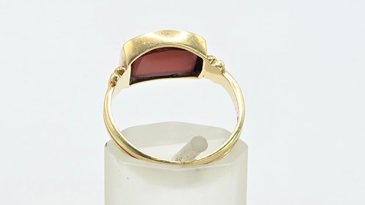 Vintage: 14ct Yellow Gold Garnet Signet Ring