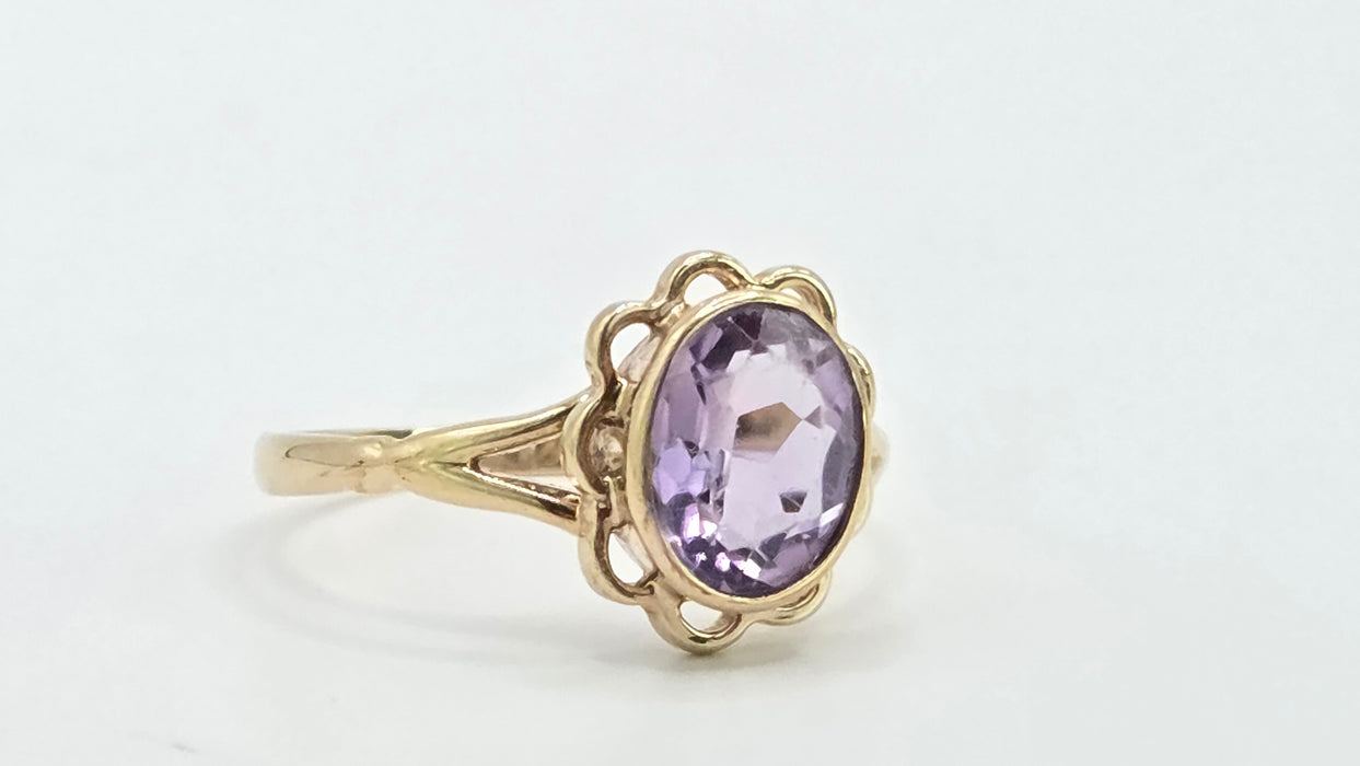 Vintage: 9ct Yellow Gold Amethyst Solitaire Ring