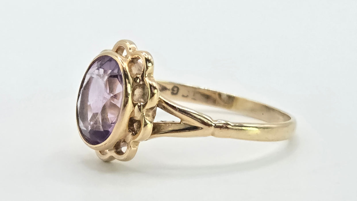 Vintage: 9ct Yellow Gold Amethyst Solitaire Ring