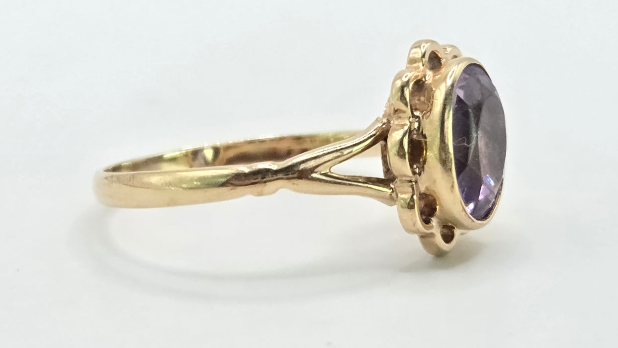 Vintage: 9ct Yellow Gold Amethyst Solitaire Ring