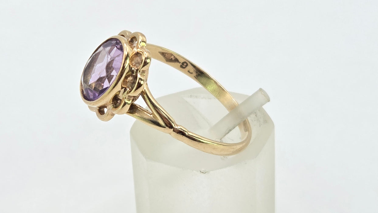 Vintage: 9ct Yellow Gold Amethyst Solitaire Ring