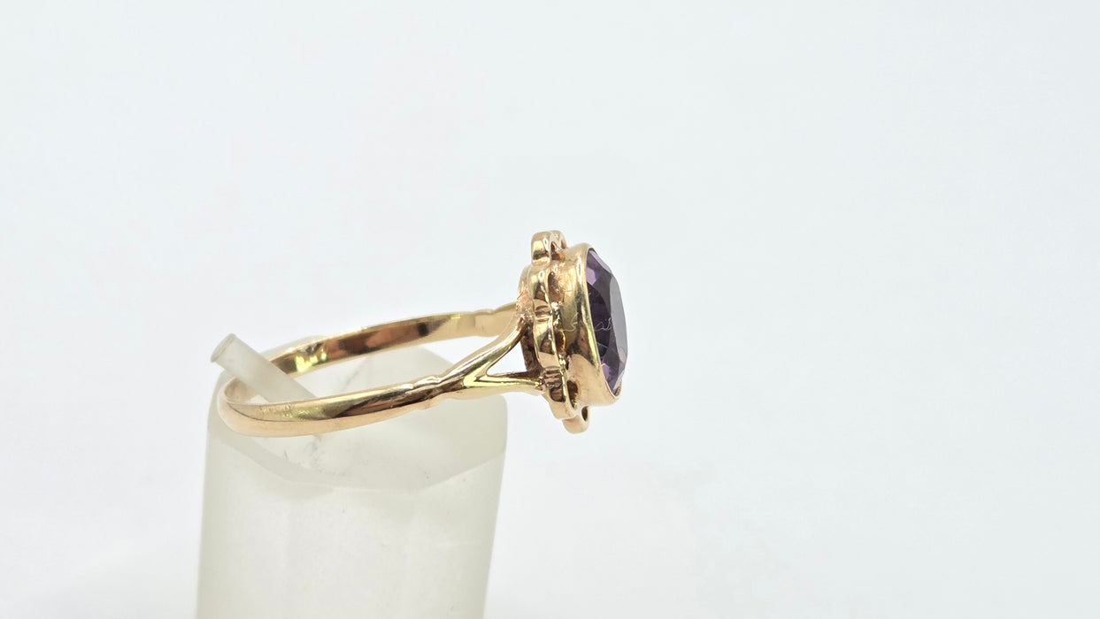 Vintage: 9ct Yellow Gold Amethyst Solitaire Ring
