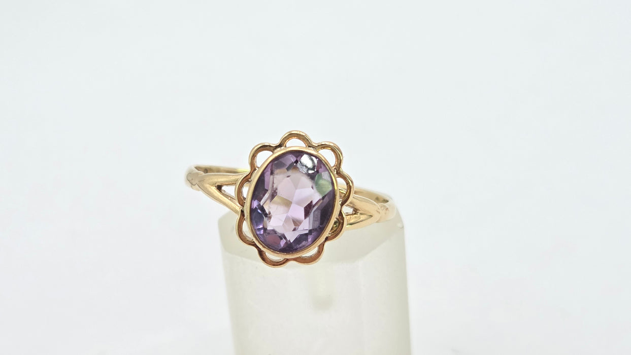 Vintage: 9ct Yellow Gold Amethyst Solitaire Ring