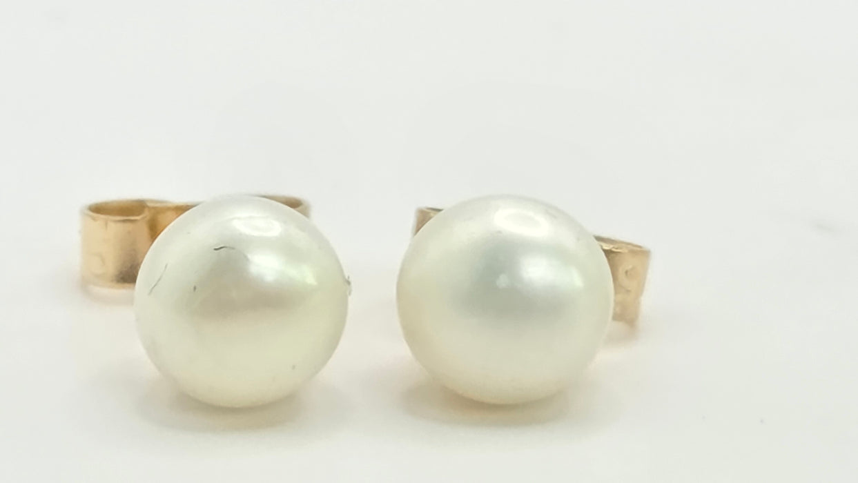 Vintage: 9ct Yellow Gold Pearl Stud Earrings