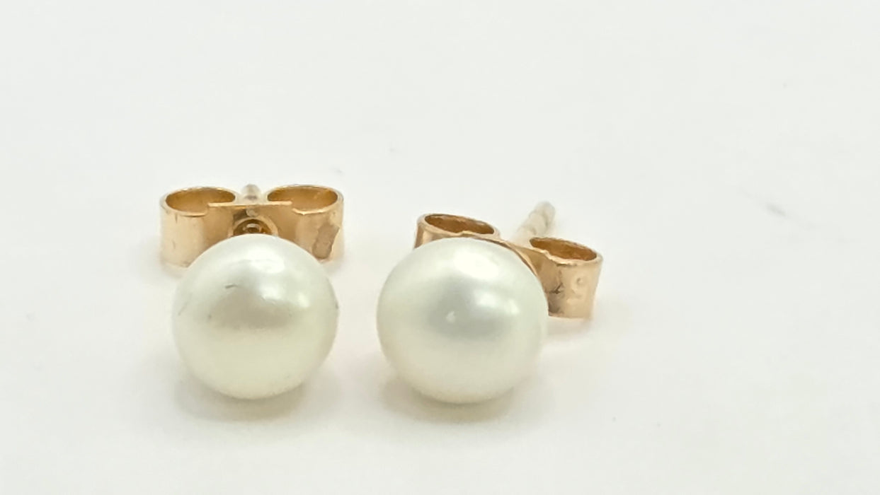 Vintage: 9ct Yellow Gold Pearl Stud Earrings