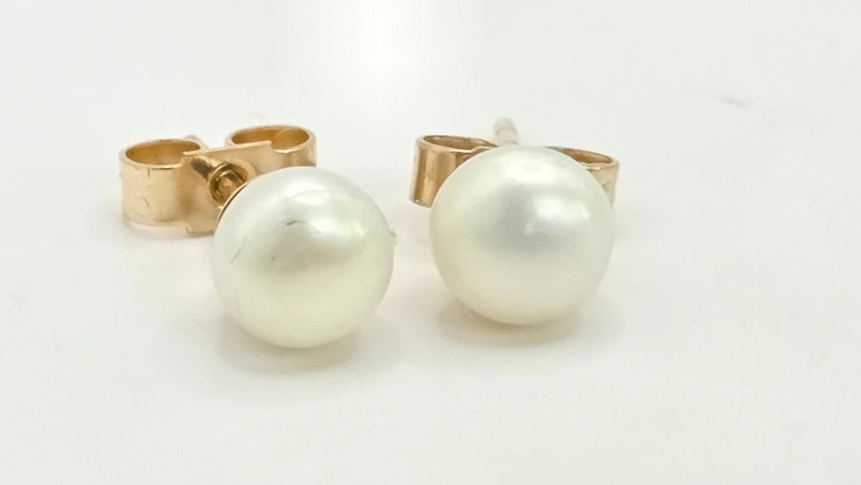 Vintage: 9ct Yellow Gold Pearl Stud Earrings
