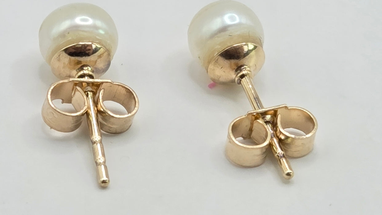 Vintage: 9ct Yellow Gold Pearl Stud Earrings