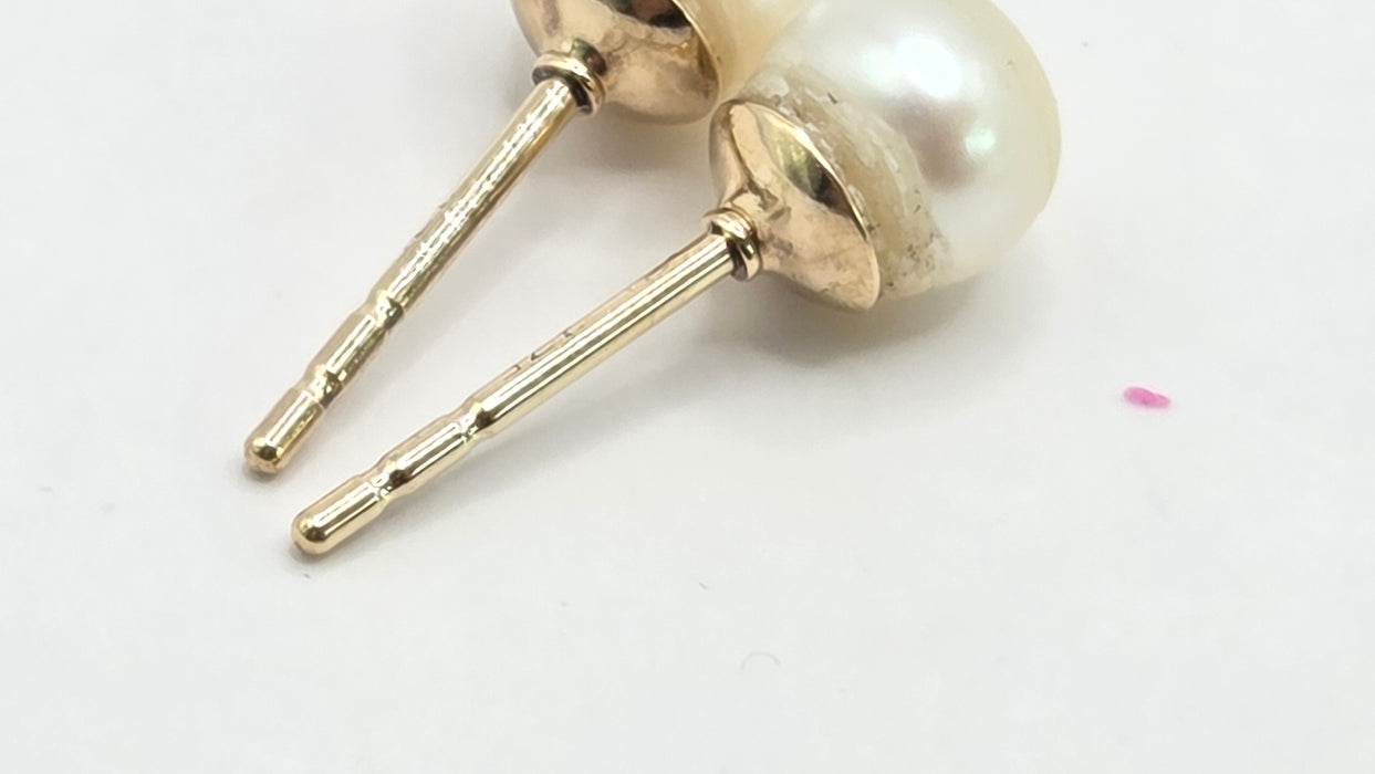 Vintage: 9ct Yellow Gold Pearl Stud Earrings