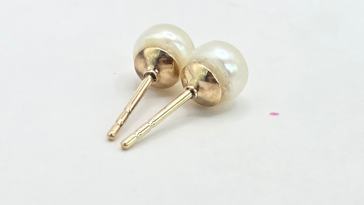 Vintage: 9ct Yellow Gold Pearl Stud Earrings