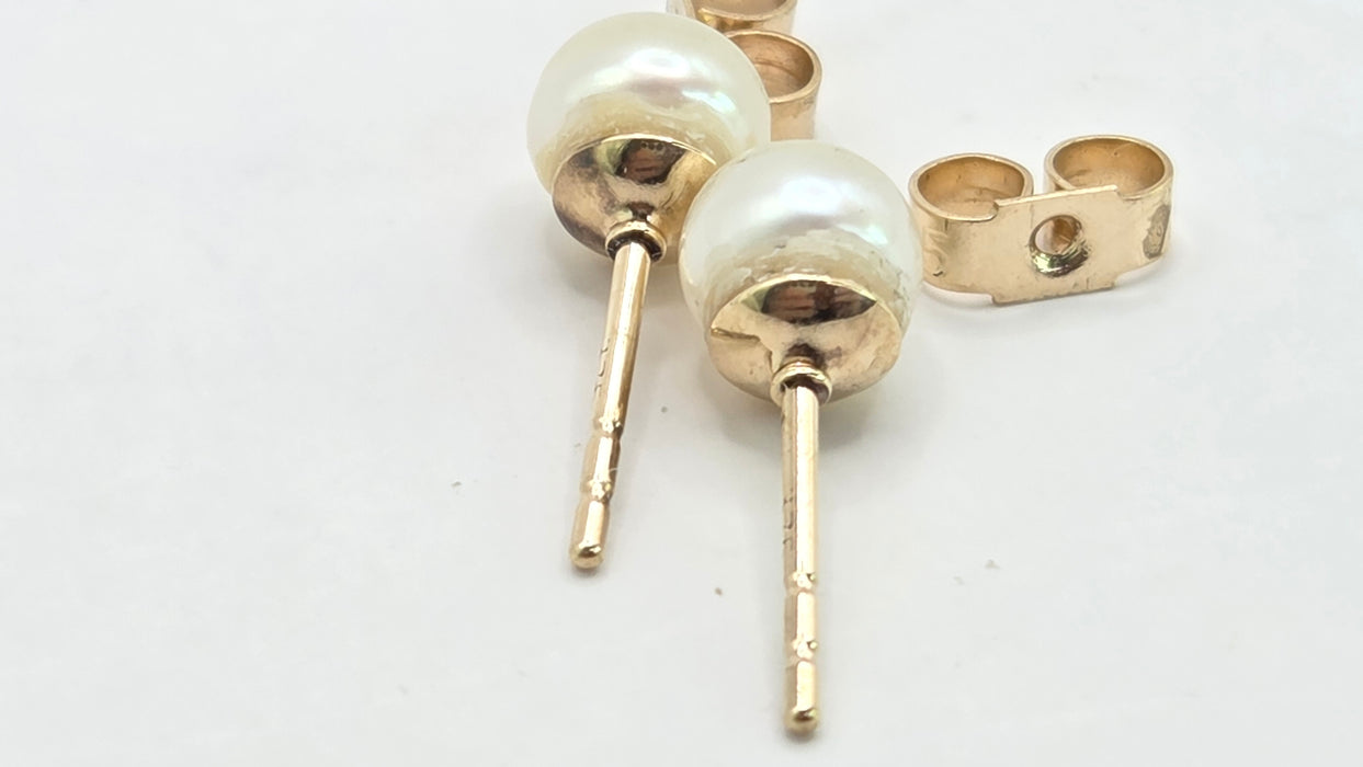 Vintage: 9ct Yellow Gold Pearl Stud Earrings