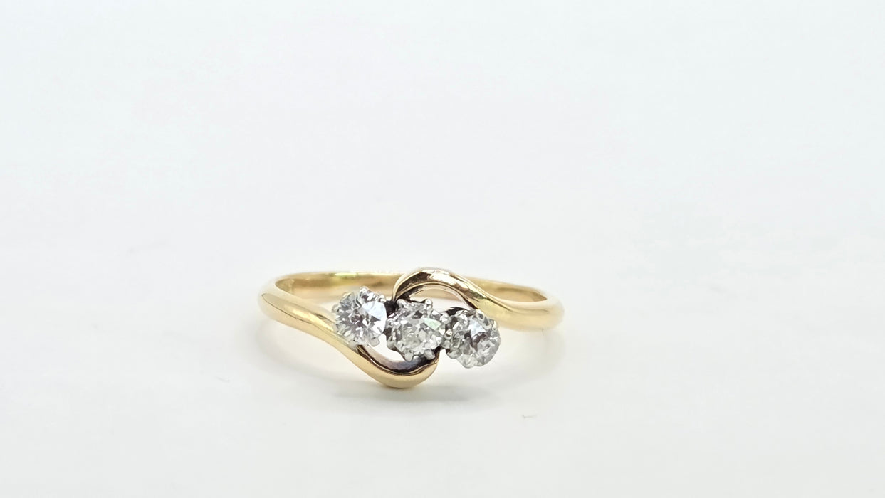 Antique: 18ct Yellow Gold & Platinum 3 Diamond Trilogy Twist Ring