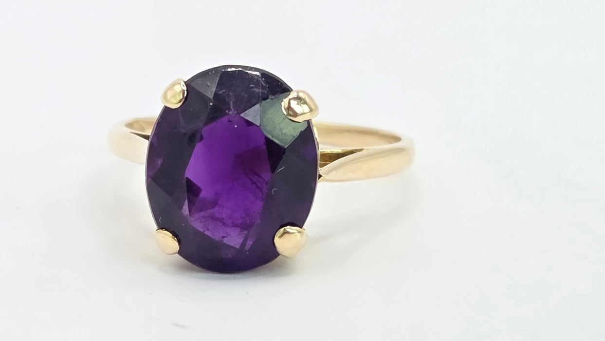 Vintage: 9ct Yellow Gold Amethyst Solitaire Ring