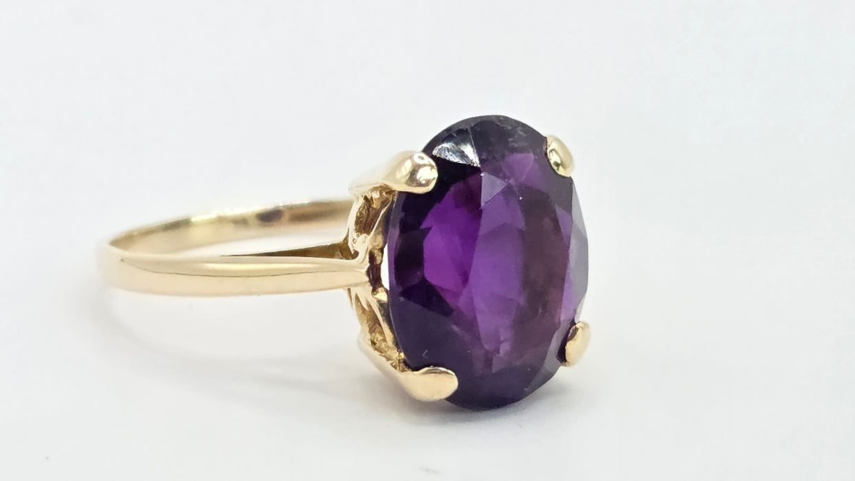 Vintage: 9ct Yellow Gold Amethyst Solitaire Ring