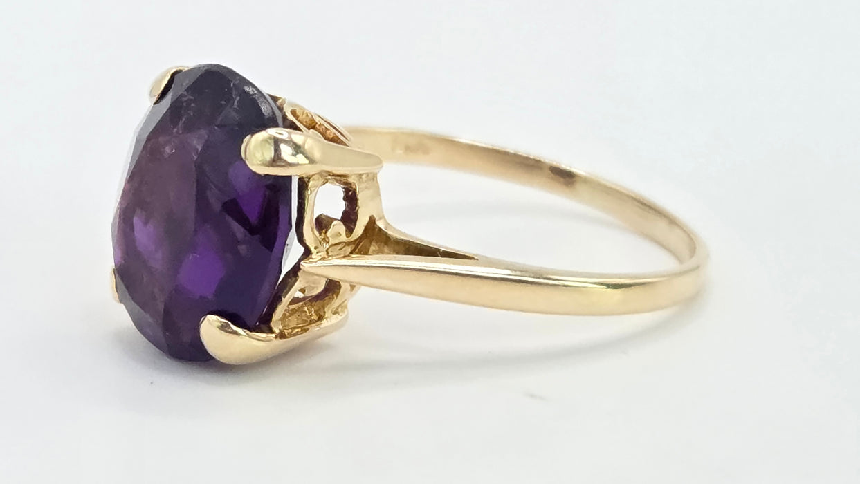 Vintage: 9ct Yellow Gold Amethyst Solitaire Ring