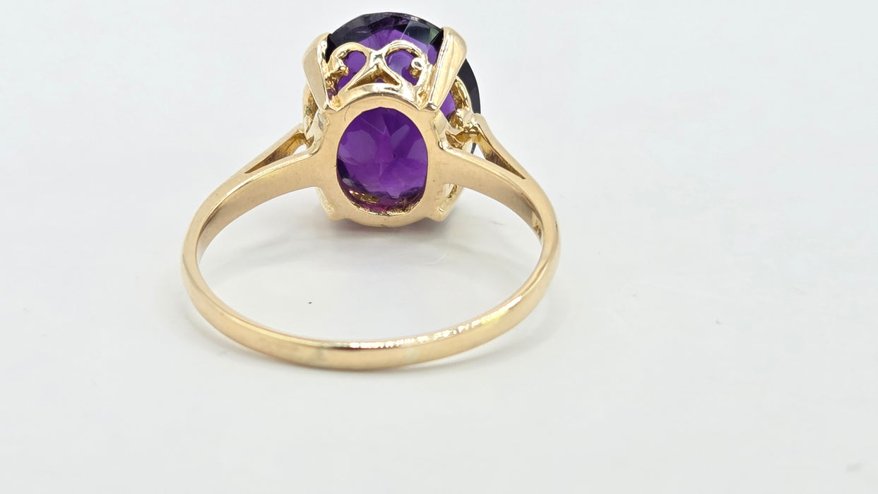 Vintage: 9ct Yellow Gold Amethyst Solitaire Ring