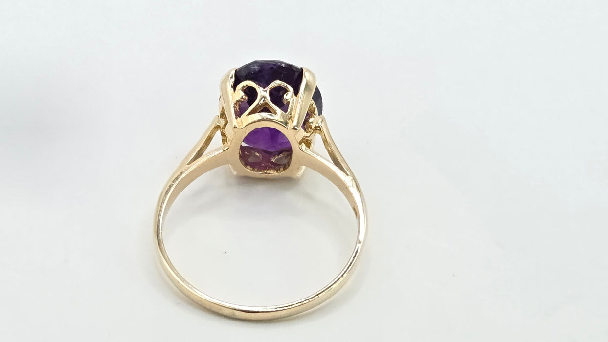 Vintage: 9ct Yellow Gold Amethyst Solitaire Ring