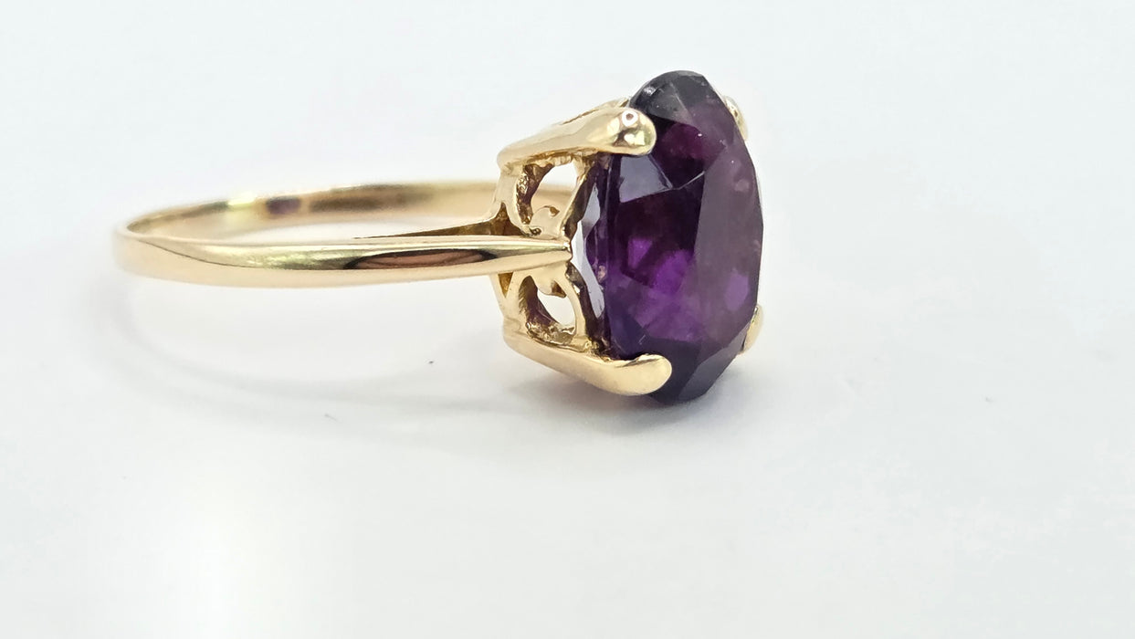 Vintage: 9ct Yellow Gold Amethyst Solitaire Ring
