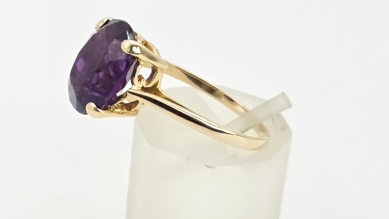 Vintage: 9ct Yellow Gold Amethyst Solitaire Ring